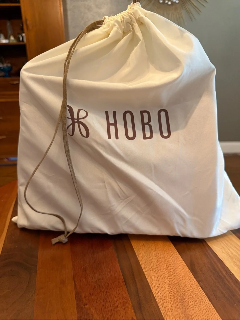 HOBO structured leather